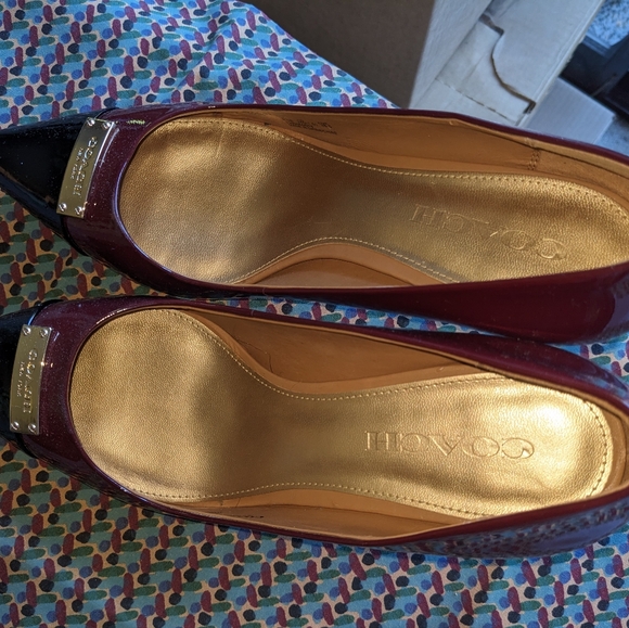 Two tone patten leather Coach Pumps - Picture 3 of 5